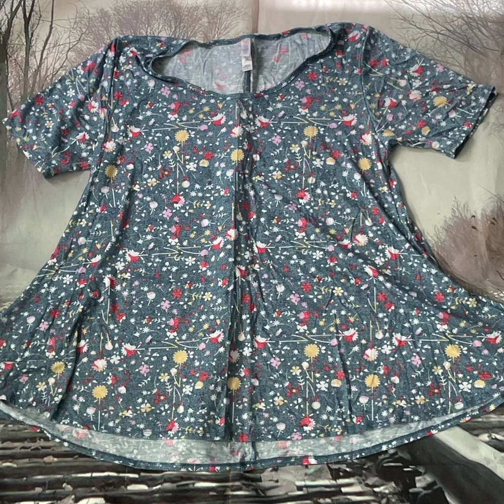 Lularoe classic tee